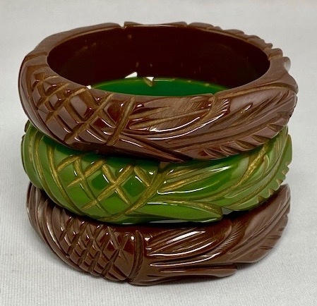 BB145 chunky pineapple & leaf carved bakelite bangles